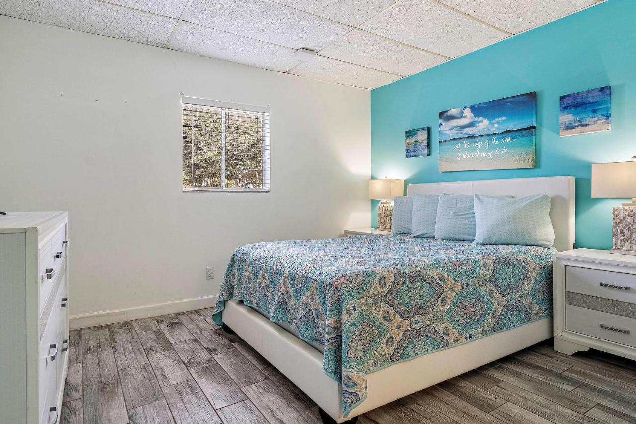 Malibu Resort Motel เซนต์พีทบีช ภายนอก รูปภาพ