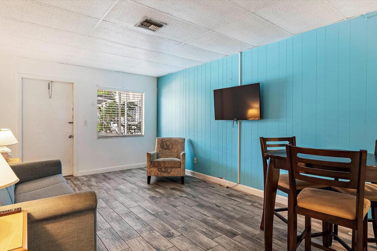 Malibu Resort Motel เซนต์พีทบีช ภายนอก รูปภาพ