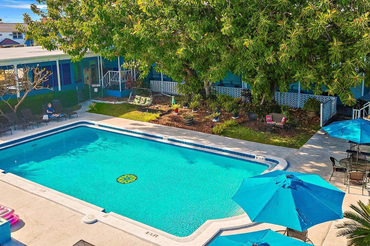 Malibu Resort Motel เซนต์พีทบีช ภายนอก รูปภาพ
