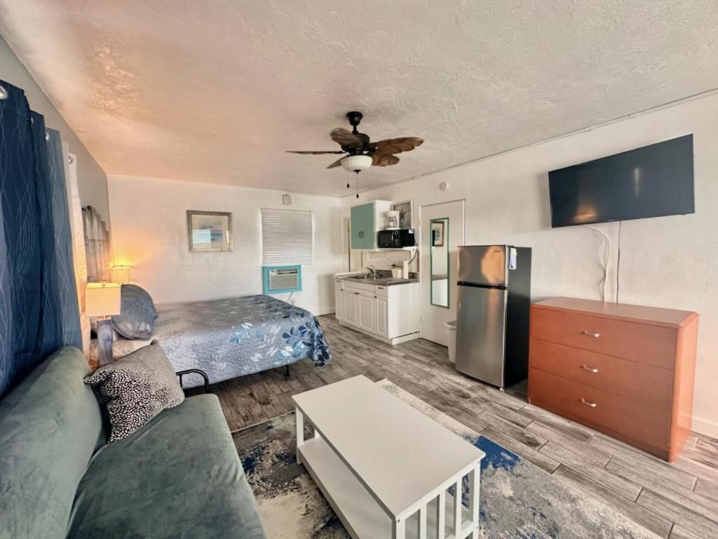 Malibu Resort Motel เซนต์พีทบีช ภายนอก รูปภาพ